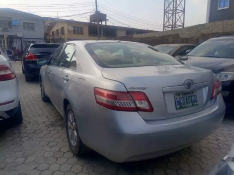 Toyota Camry   - 2011