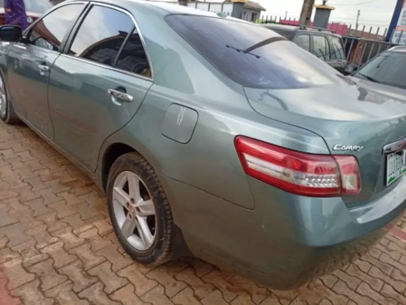 Toyota Camry   - 2010