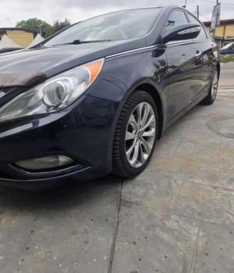 Hyundai Sonata   - 2013