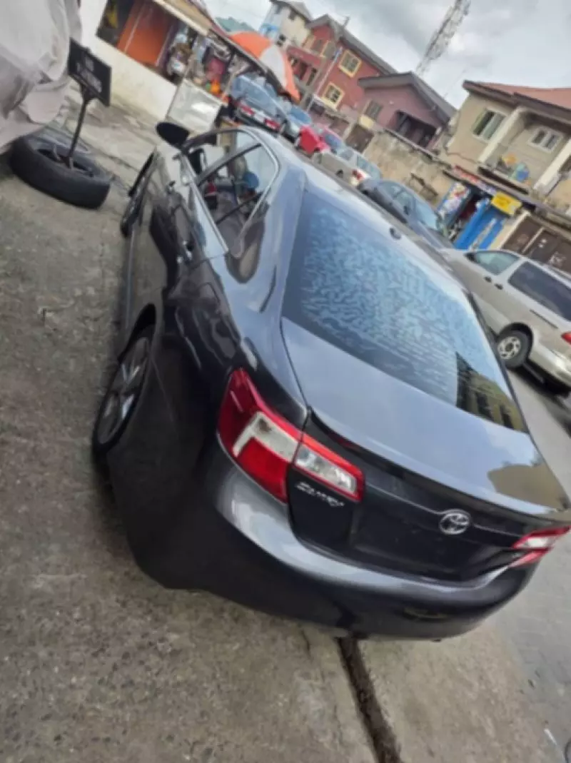 Toyota Camry   - 2013