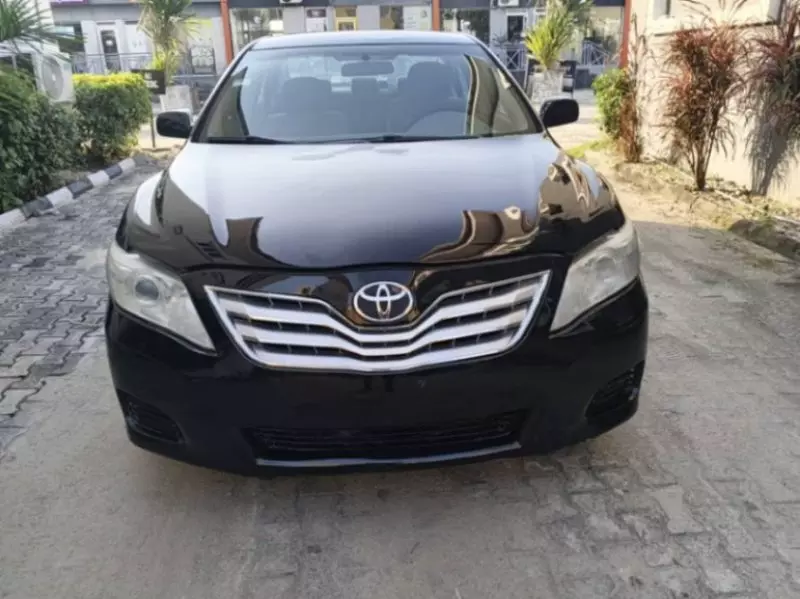 Toyota Camry   - 2010