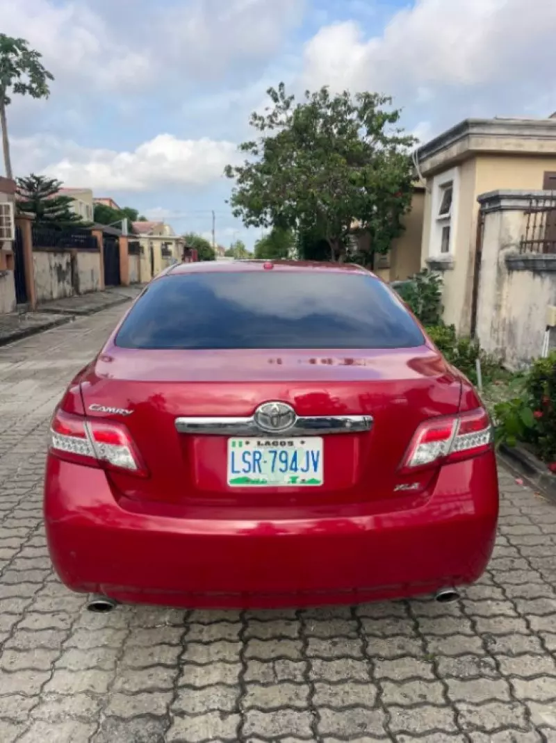 TOYOTA Camry - 2010
