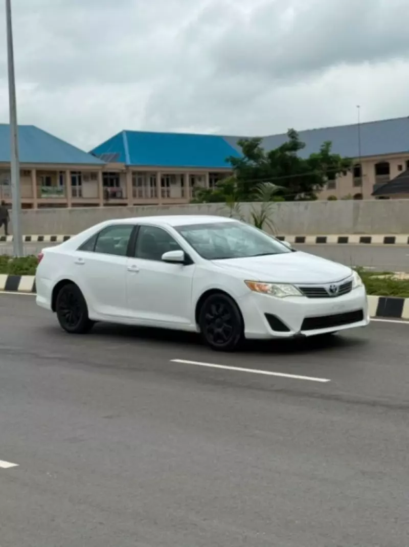 TOYOTA Camry - 2013