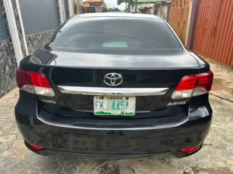 TOYOTA Avensis   - 2009