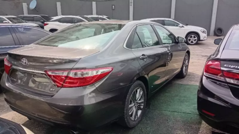 Toyota Camry - 2016