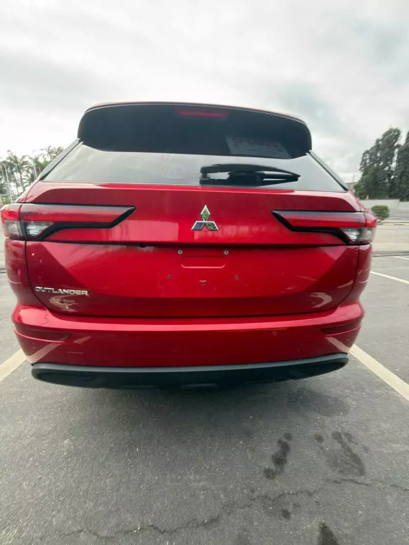 Mitsubishi OUTLANDER - 2024