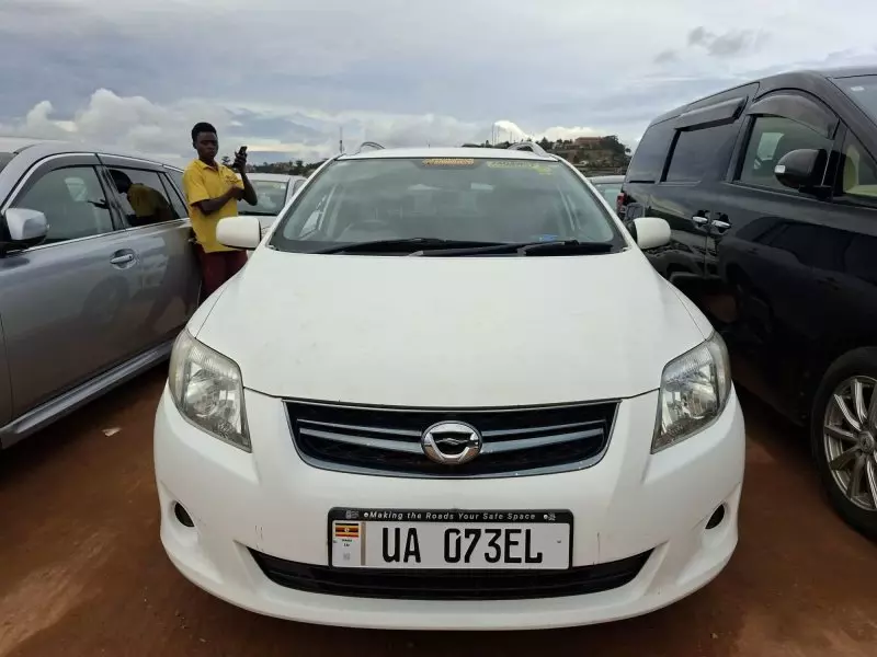 Toyota Fielder    - 2011