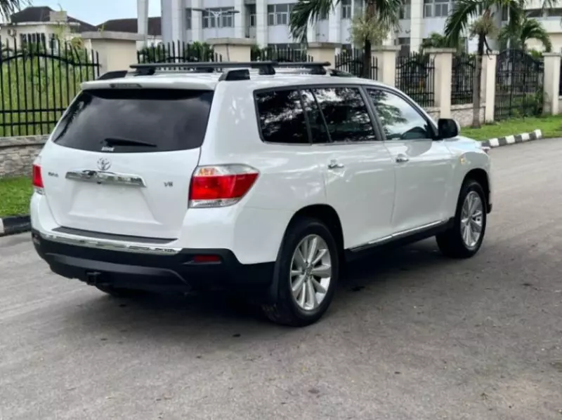 Toyota Highlander   - 2013