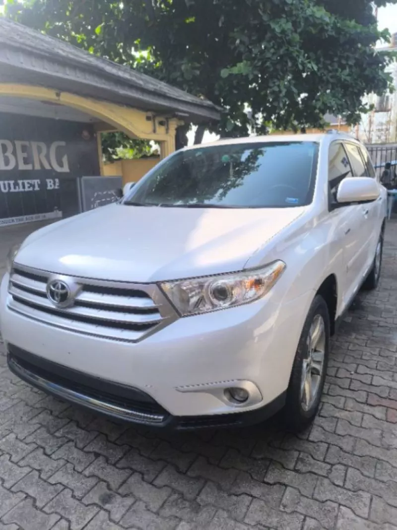 Toyota Highlander   - 2011
