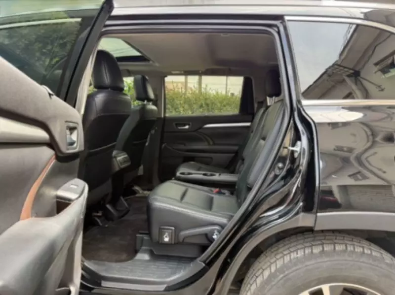 Toyota Highlander   - 2016
