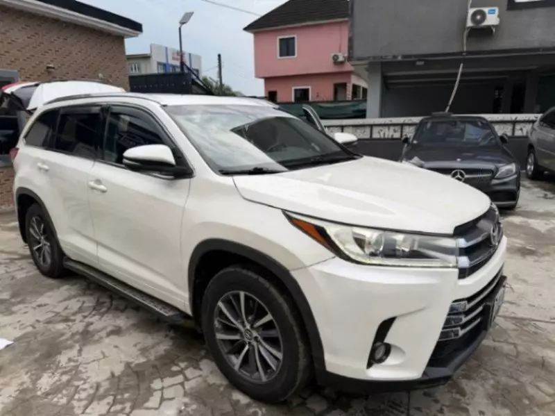 Toyota Highlander   - 2017