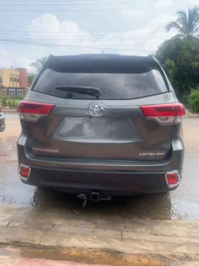 Toyota Highlander   - 2015