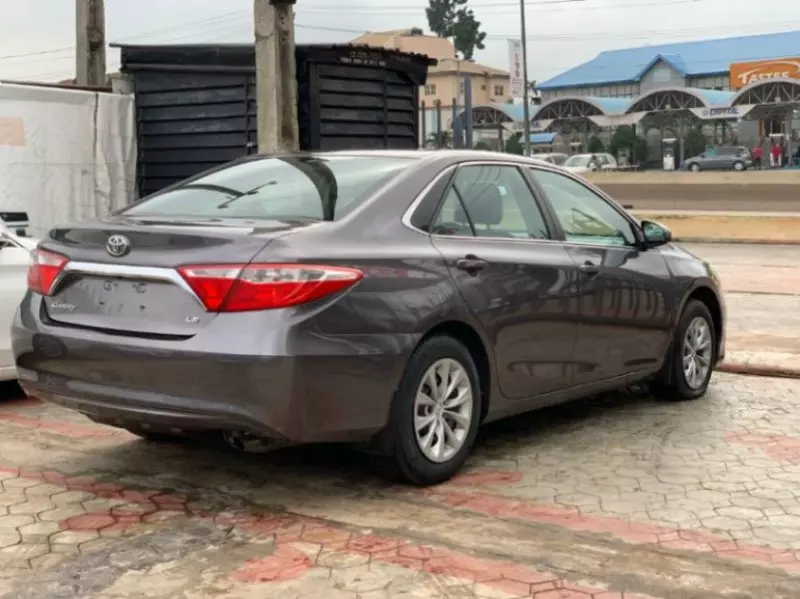 Toyota Camry - 2017