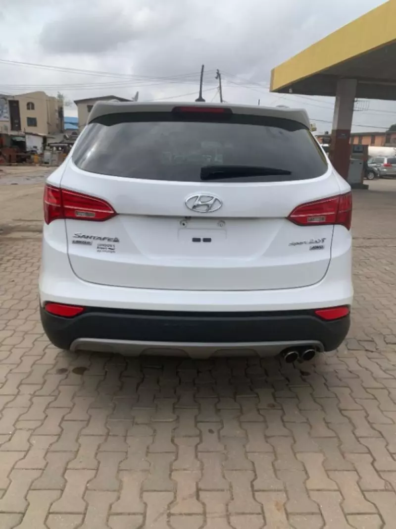 Hyundai Santa Fe - 2016