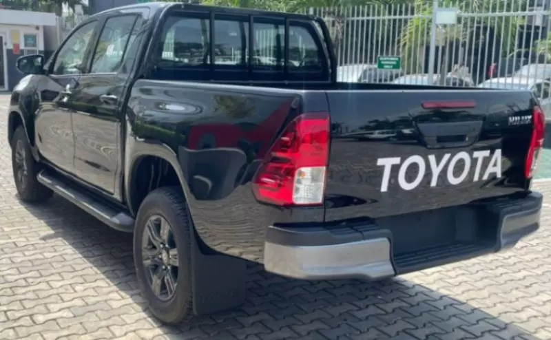Toyota Hilux   - 2025