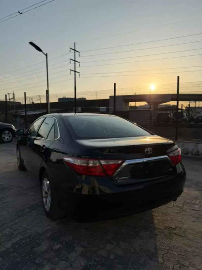 Toyota Camry   - 2016