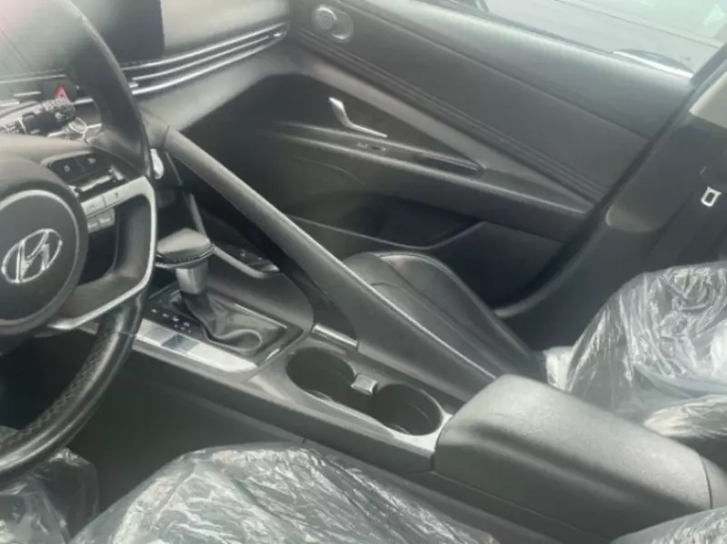 Hyundai Elantra   - 2021