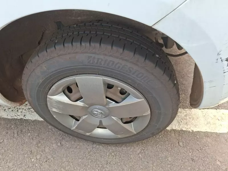 Toyota Sienta   - 2012
