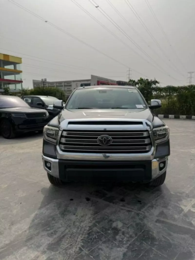 Toyota Tundra   - 2017