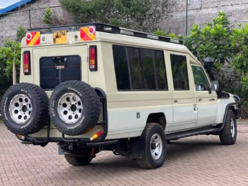 Toyota Land Cruiser   - 2017
