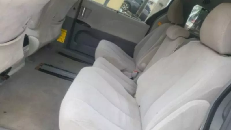 TOYOTA Sienna   - 2011