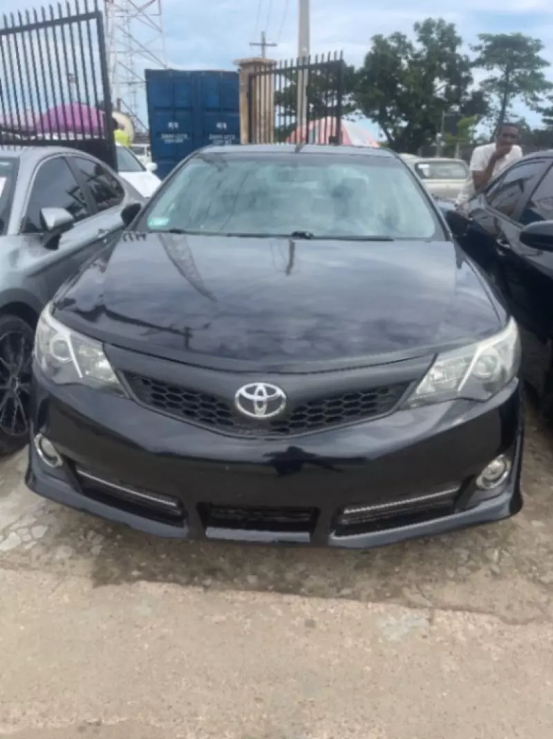 Toyota Camry   - 2013