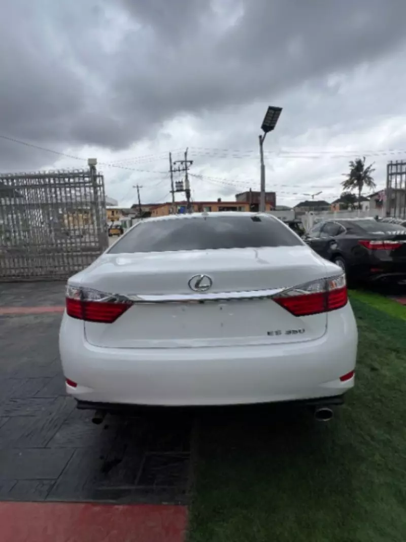 Lexus ES   - 2013