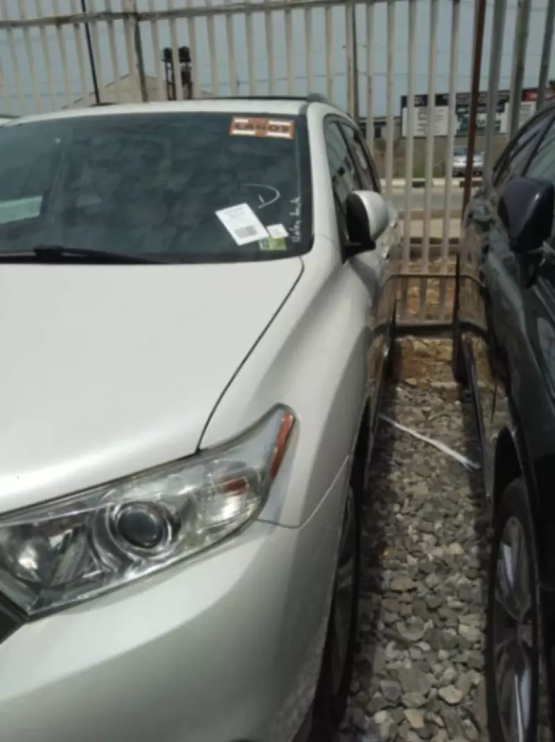 Toyota Highlander   - 2011