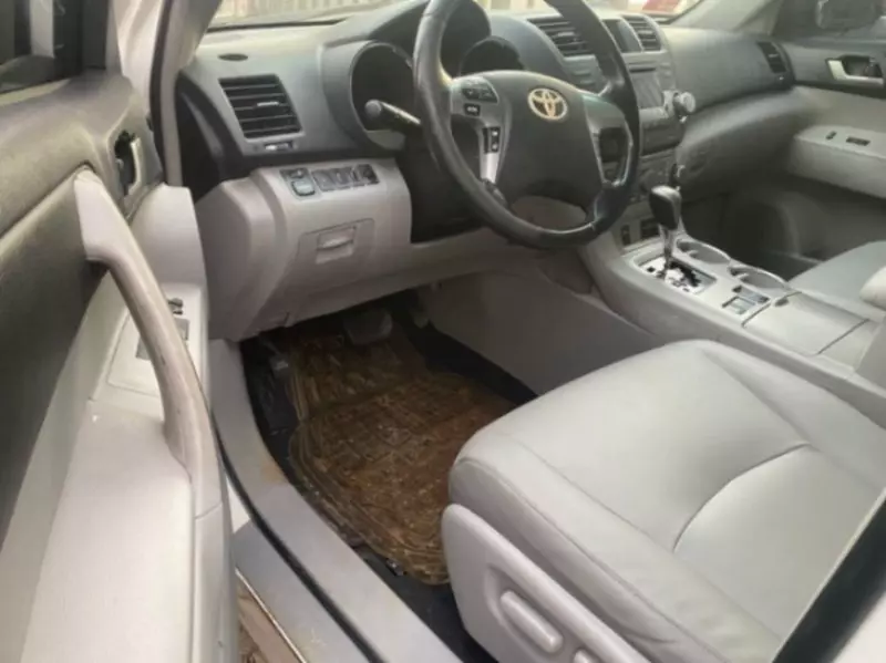 Toyota Highlander   - 2012