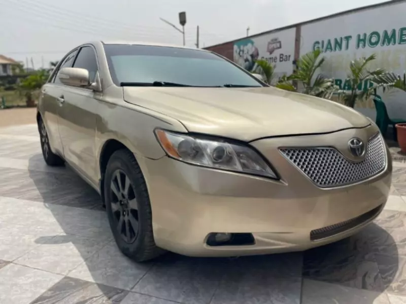 Toyota Camry   - 2009