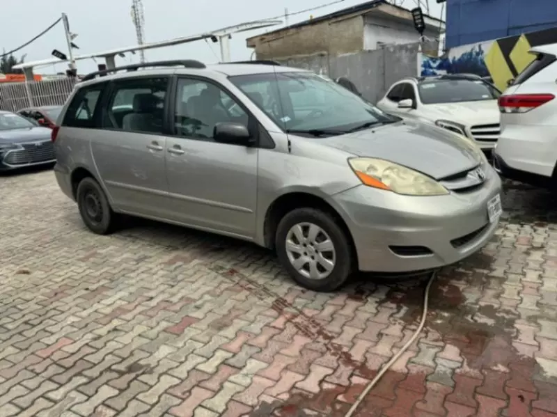Toyota Sienna - 2006