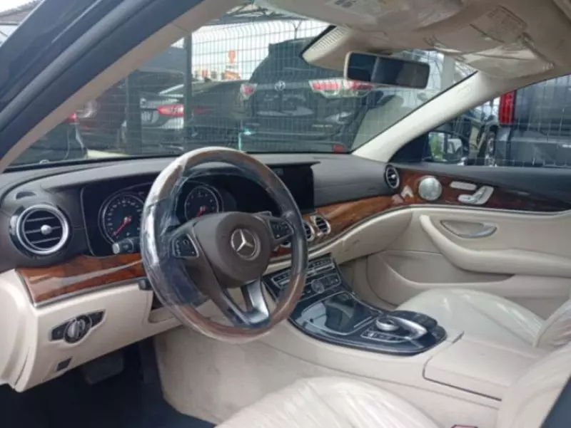 Mercedes-Benz E 300   - 2017