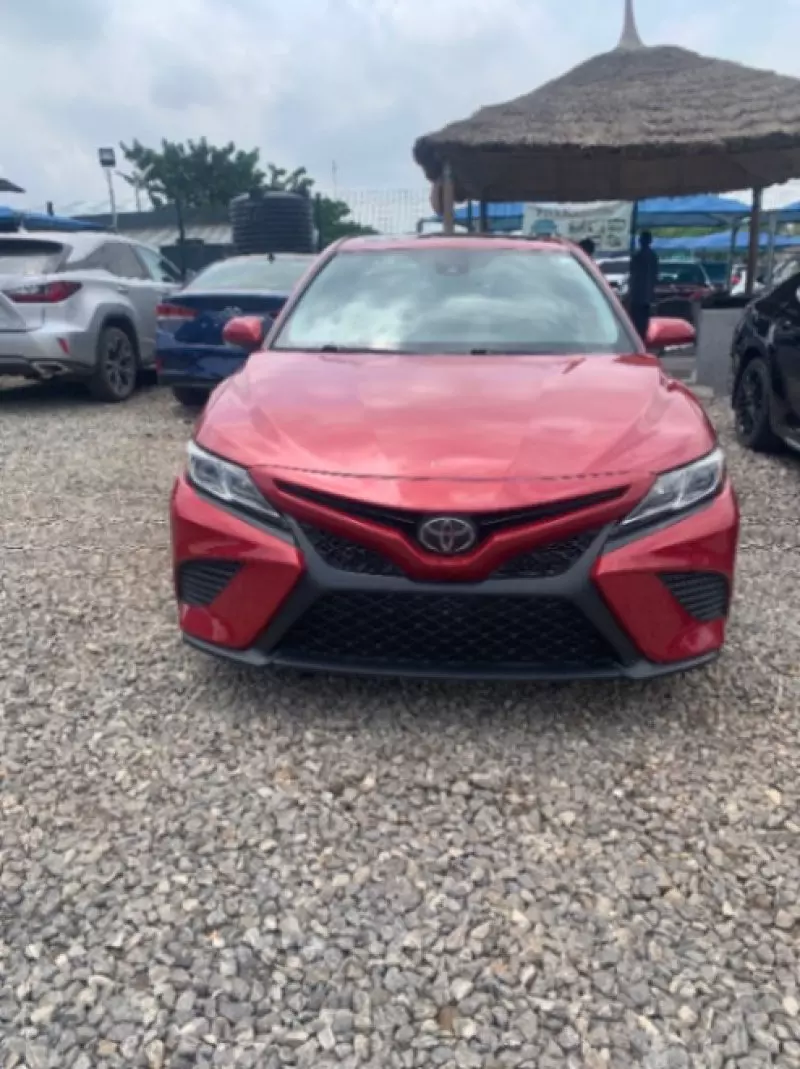 Toyota Camry - 2019