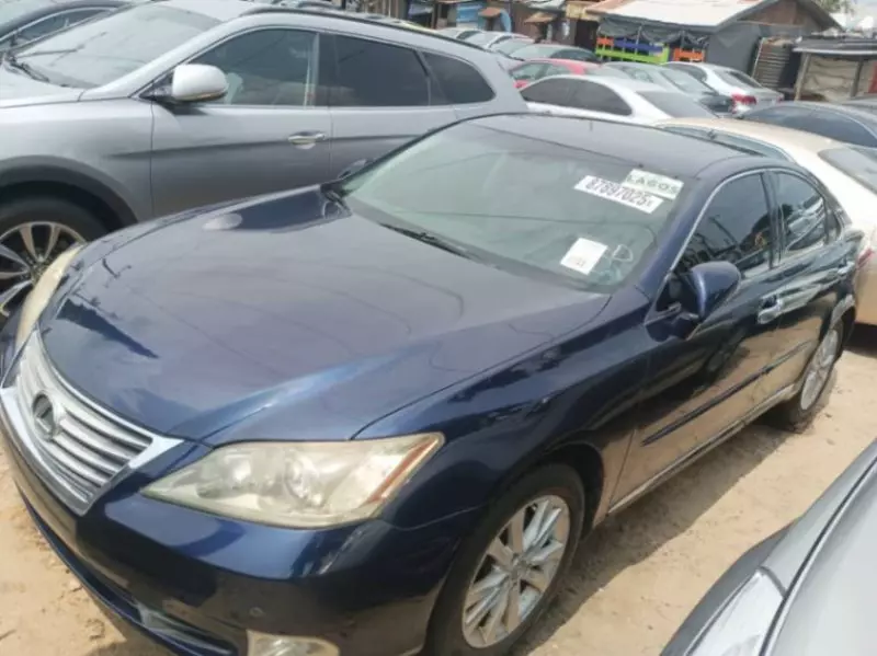 Lexus ES 350   - 2011