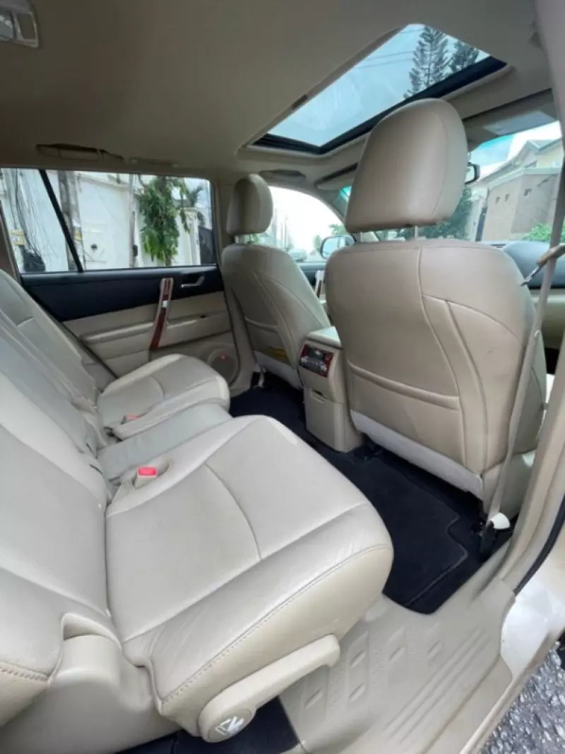 TOYOTA Highlander   - 2012