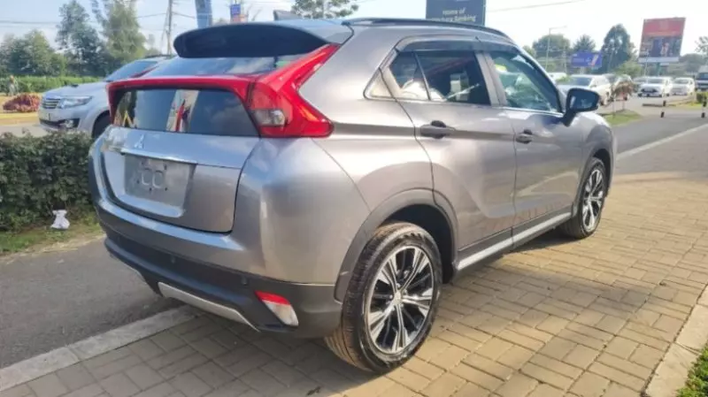 Mitsubishi Eclipse    - 2019