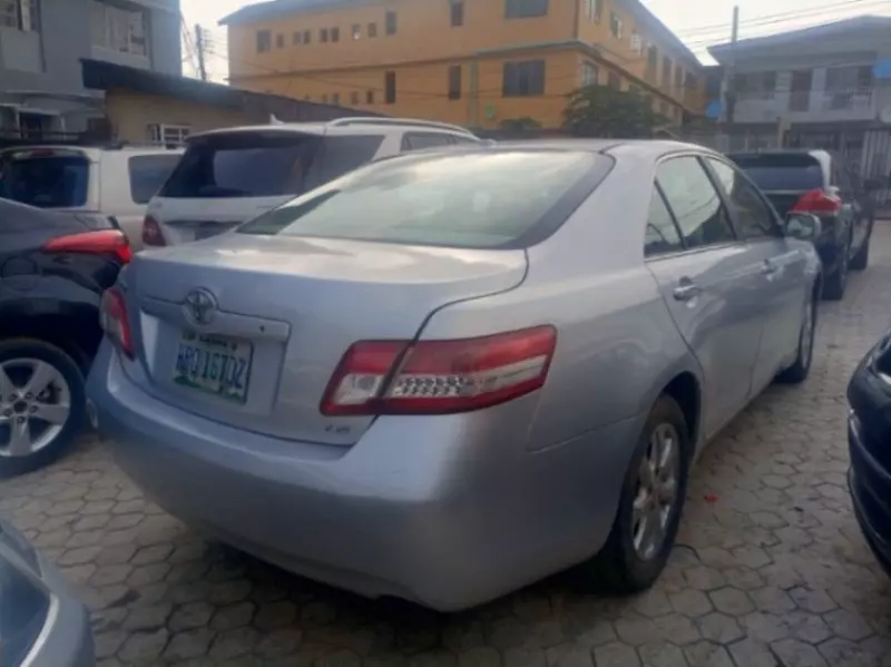 Toyota Camry   - 2011