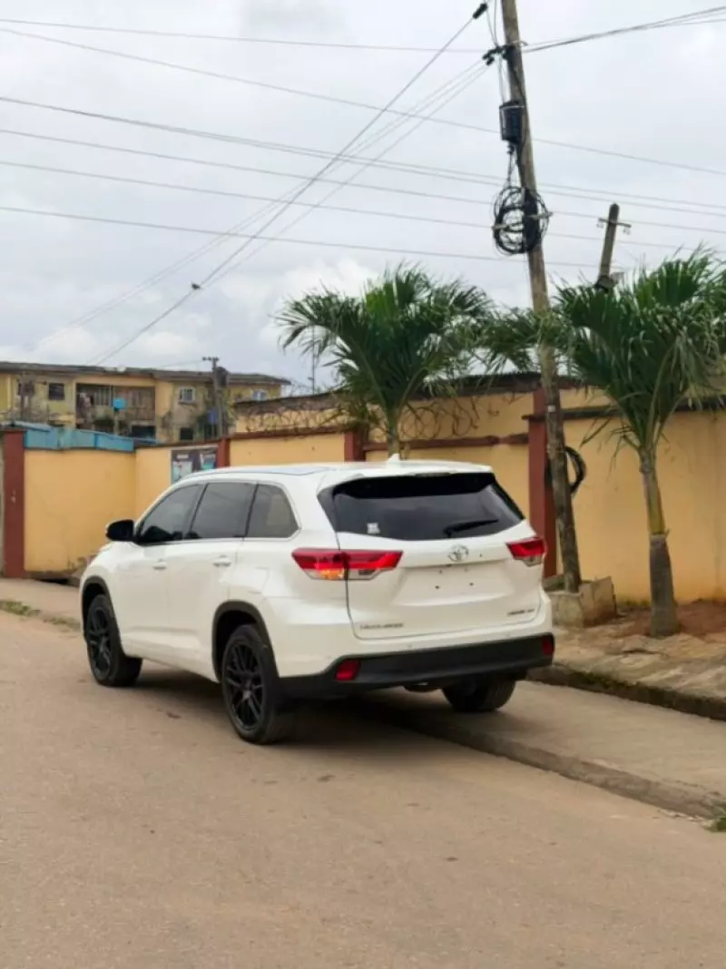 TOYOTA Highlander   - 2016