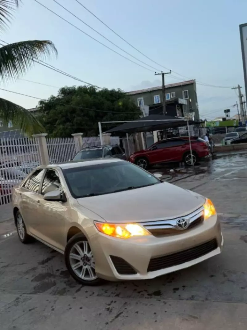TOYOTA Camry   - 2012