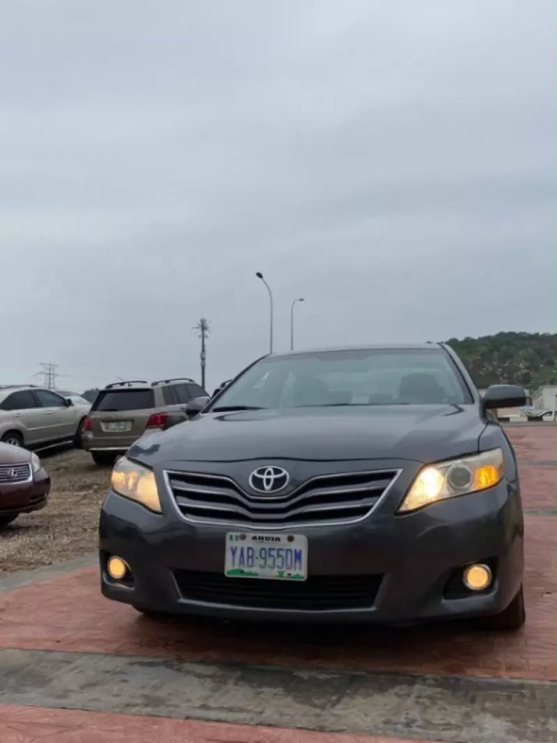 Toyota Camry   - 2010
