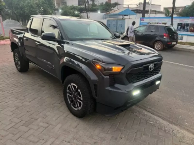 TOYOTA Tacoma   - 2025