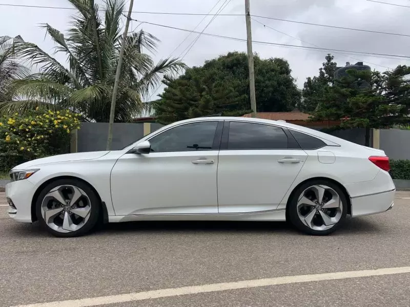 Honda Accord   - 2019