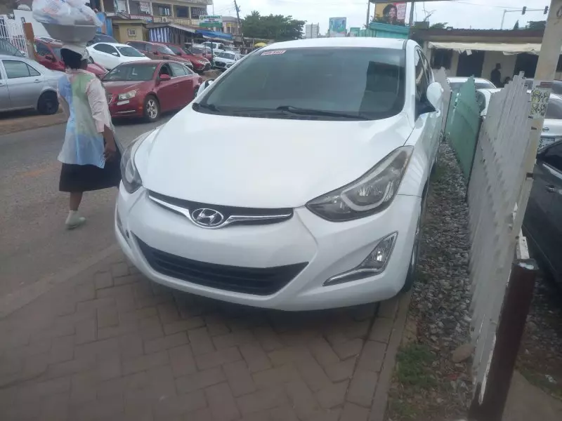 Hyundai Elantra   - 2013