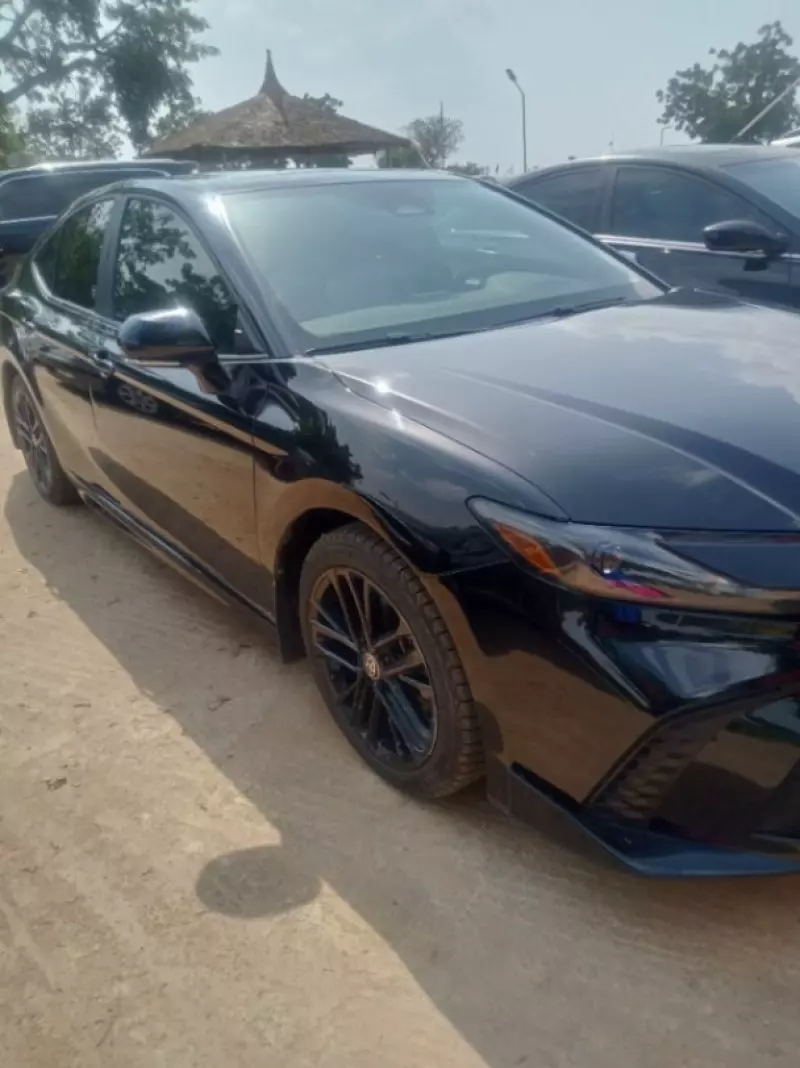 TOYOTA Camry   - 2025