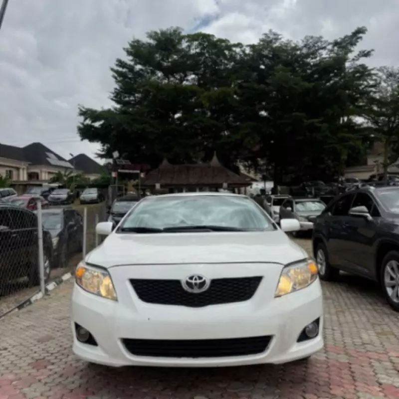 TOYOTA Corolla   - 2010