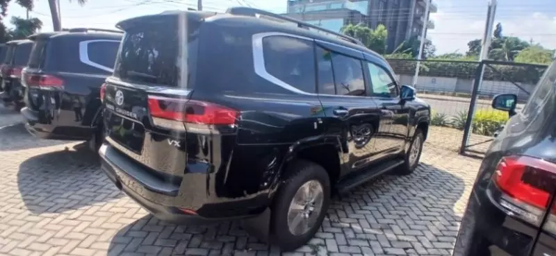 TOYOTA Landcruiser 300 VX   - 2026