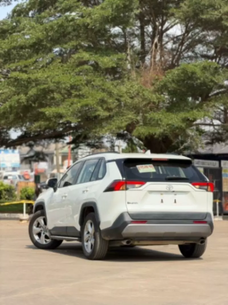 Toyota RAV 4   - 2021