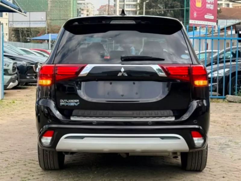 Mitsubishi Plug-in Hybrid Outlander   - 2019