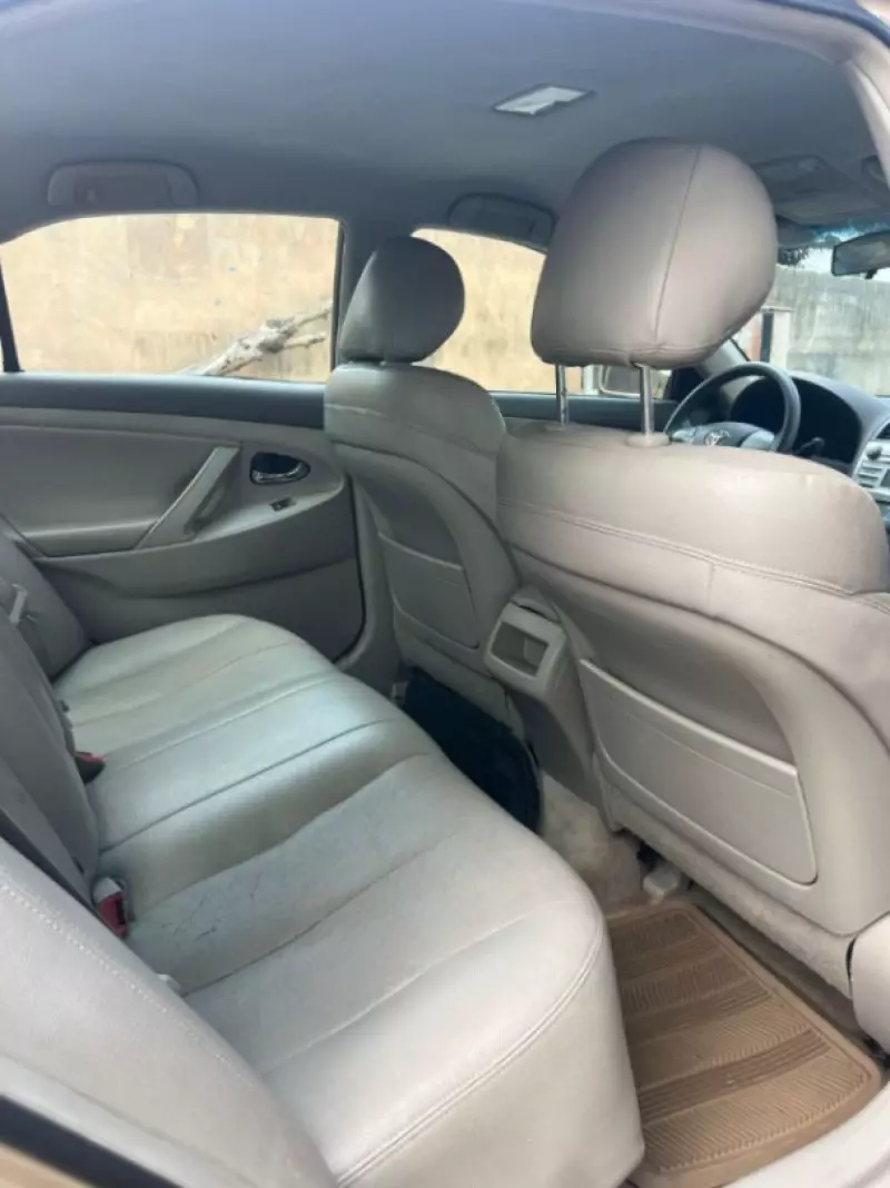 Toyota Camry   - 2011
