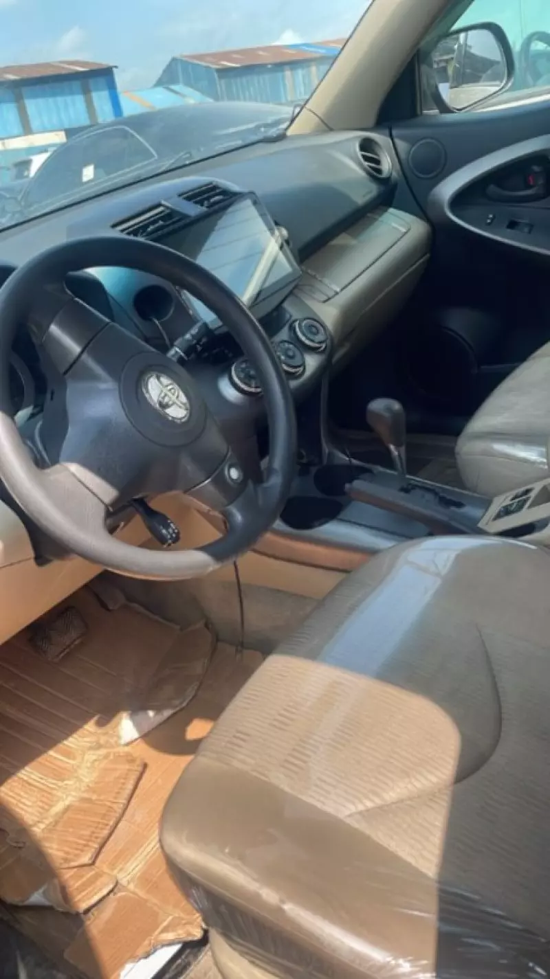 TOYOTA RAV 4 - 2010